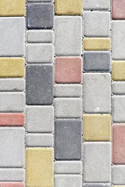 Çatlamış bir taştan bir duvar parçası.