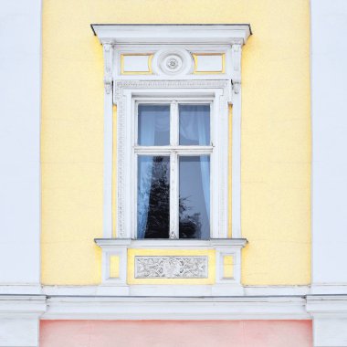 Eski bir binanın pencere. 