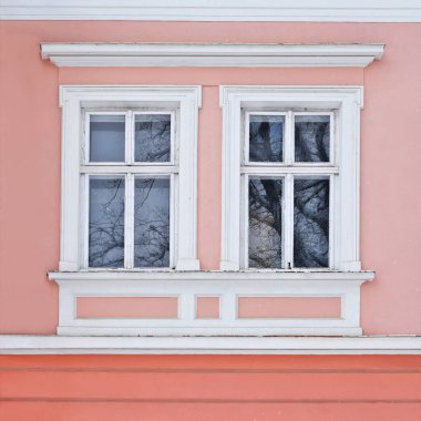 Eski bir binanın pencere. 