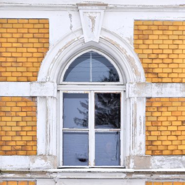 Eski bir binanın pencere. 