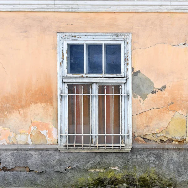 古代の建物の窓 — ストック写真