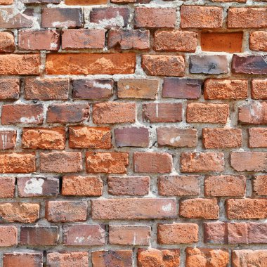 Arkaplan fotoğrafında bir tuğla duvar parçası..