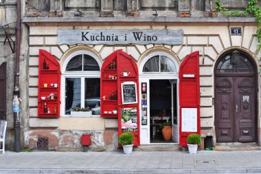 Krakow, Cumhuriyeti Polonya-Temmuz 3, 2017: Şehrin eski kesiminde restoranda.