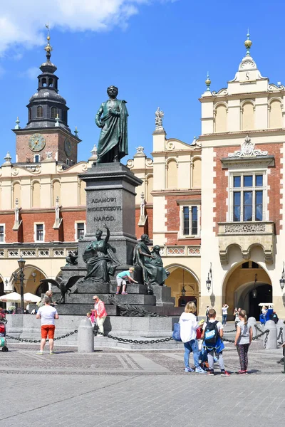 Kraków Republika Polska Lipiec 2017 Pomnik Adama Mickiewicza Rynku Głównego — Zdjęcie stockowe