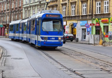 Krakow, Cumhuriyeti Polonya-Temmuz 3, 2017: Krakow, sokaklarında eski tramvay.