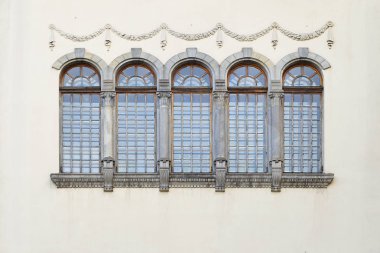 Pencere eski bir bina. Eski Krakow, Polonya, 2017.