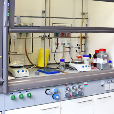 PRAG, CZECH Cumhuriyet - 25 Mayıs 2019: Laboratuvar ekipmanları. Organik ve Biyokimya Enstitüsü