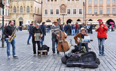 PRAGUE, CZECH REPUBLIC- May 1, 2017: Street musicians on the old square in Prague.