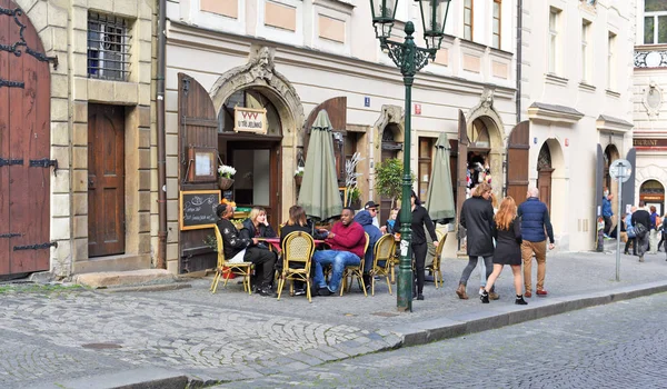 Praga República Checa Mayo 2017 Mesas Restaurante Las Calles Antiguas — Foto de Stock