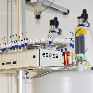 PRAG, CZECH Cumhuriyet - 25 Mayıs 2019: Laboratuvar ekipmanları. Organik ve Biyokimya Enstitüsü