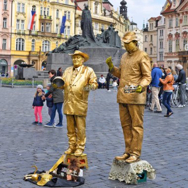 PRAGUE, CZECH REPUBLIC  May 1, 2017: Street performances on the streets of the old city.