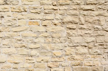 Çatlamış bir taştan bir duvar parçası.