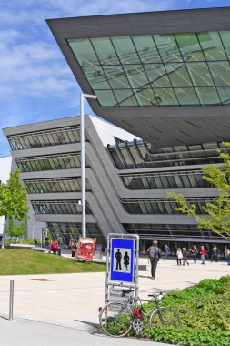 Viyana Üniversitesi Ekonomi ve İşletme binaları Viyana, Avusturya - 2 Mayıs 2017:. 