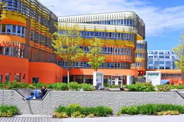 Viyana Üniversitesi Ekonomi ve İşletme binaları Viyana, Avusturya - 2 Mayıs 2017:. 