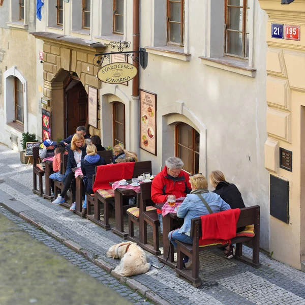 Prague República Checa Maio 2017 Restaurante Mesas Nas Ruas Antigas — Fotografia de Stock
