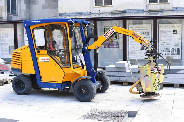 Viena Austria Mayo 2017 Máquina Para Colocar Baldosa Acera Probst —  Fotos de Stock