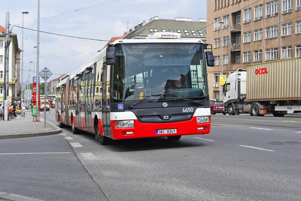 布拉格 捷克共和国 2017年5月7日 城市公共汽车在路线 — 图库照片