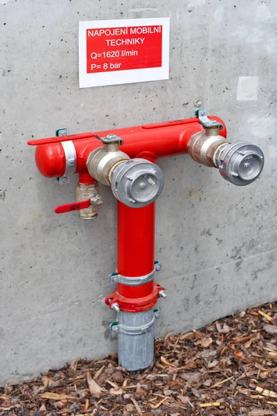 Červený Hydrant Stěně — Stock fotografie