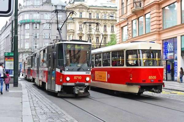 Prag Tschechische Republik Mai 2017 Moderne Straßenbahnen Auf Den Straßen — Stockfoto