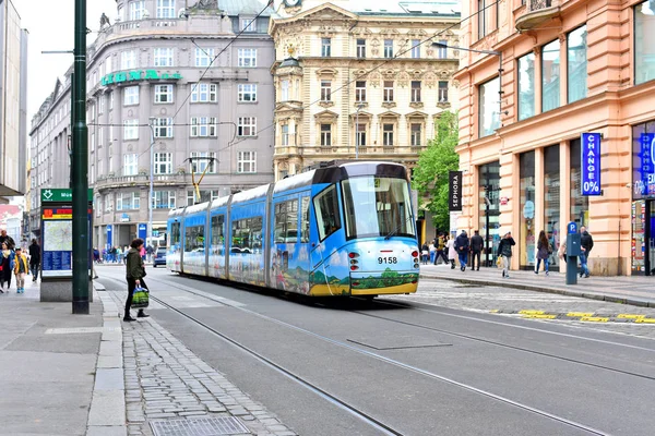 Прага Чешская Республика Мая 2017 Года Современный Трамвай Улицах Города — стоковое фото