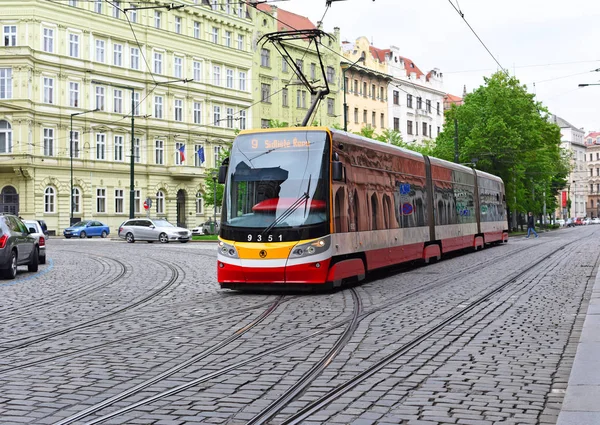 Praha Česká Republika Května 2017 Moderní Tramvaj Ulicích Města — Stock fotografie