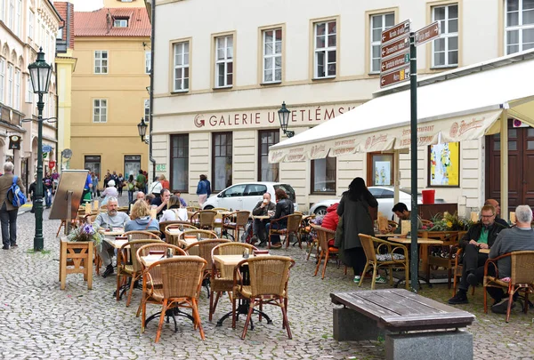 Praga República Checa Mayo 2018 Mesas Restaurante Las Antiguas Calles — Foto de Stock
