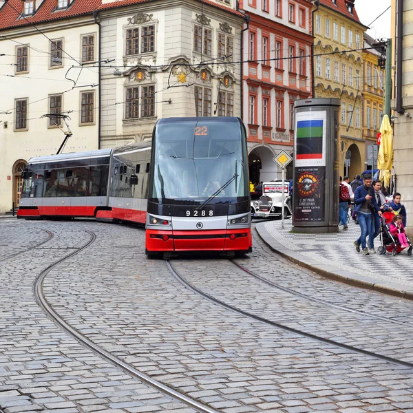 Praga República Checa Mayo 2018 Tranvía Moderno Las Calles Ciudad — Foto de Stock
