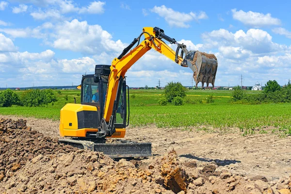 Escavadora Moderna Realiza Trabalhos Escavação Canteiro Obras — Fotografia de Stock