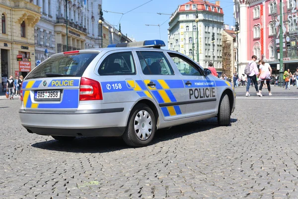 Praga República Checa Mayo 2018 Patrulla Policial Calle Del Casco —  Fotos de Stock