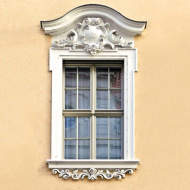 Pencere eski bir bina. Dresden, Almanya 2018 Federal Cumhuriyeti.