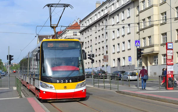 Praga Republika Czeska Maja 2018 Nowoczesny Tramwaj Ulicach Miasta — Zdjęcie stockowe
