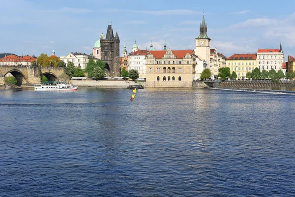 Praga Repubblica Ceca Maggio 2018 Ponte Carlo Sul Fiume Moldava — Foto Stock