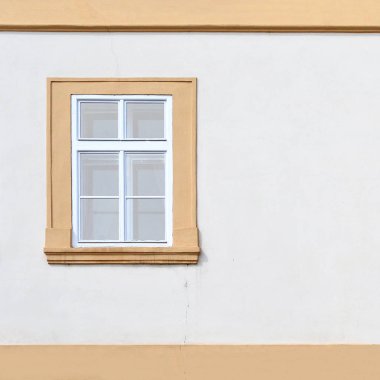 Pencere eski bir bina. Eski Prag, 2018. 