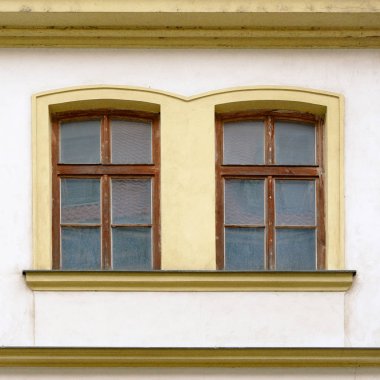 Pencere eski bir bina. Eski Prag, 2018. 