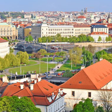 Prague, Çek Cumhuriyeti - 2 Mayıs 2018: görünümü yukarıdaki eski şehrin.