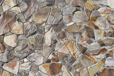 Çatlamış bir taştan bir duvar parçası.