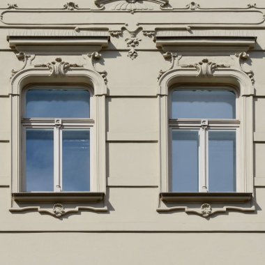 Pencere eski bir bina. Eski Prag, 2018. 