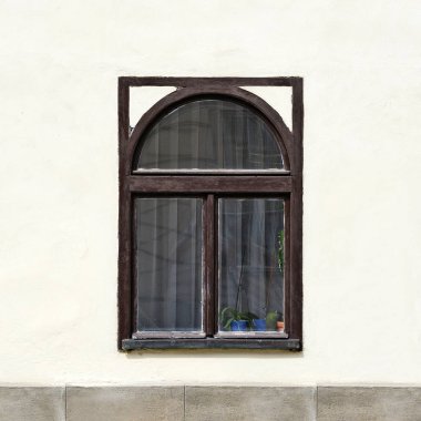 Pencere eski bir bina. Eski Prag, 2018. 