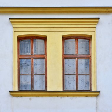 Pencere eski bir bina. Eski Prag, 2018. 