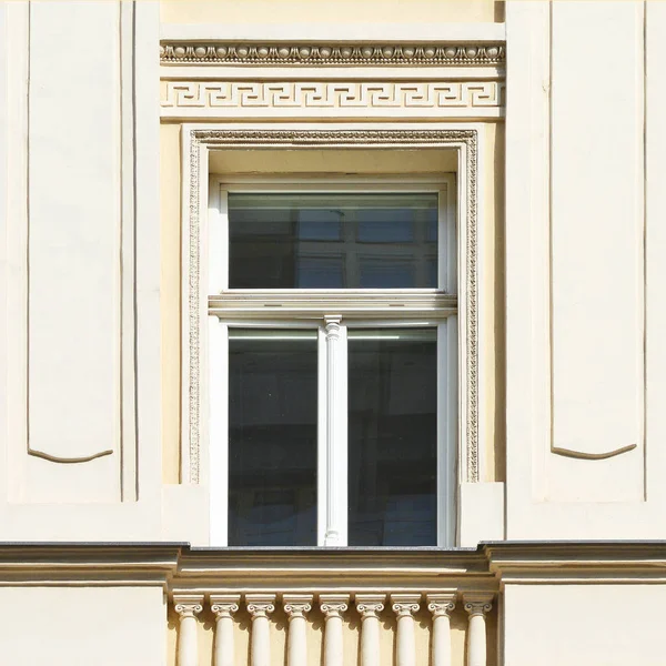건물의 창입니다 프라하 2018 — 스톡 사진
