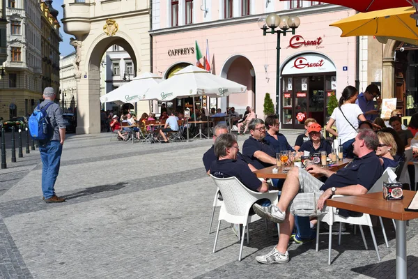 捷克布拉格 2018年5月2日 城市老街的餐桌餐厅 — 图库照片