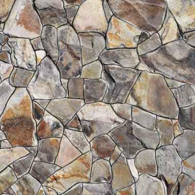 Çatlamış bir taştan bir duvar parçası.