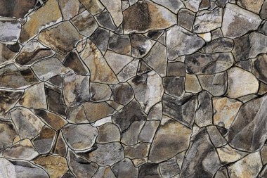 Çatlamış bir taştan bir duvar parçası.