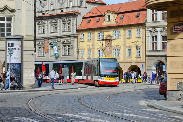 Praga República Checa Mayo 2019 Tranvía Moderno Las Calles Ciudad — Foto de Stock