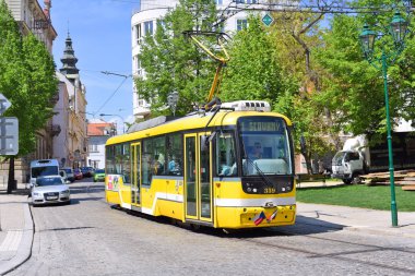 Pilsen, Çek Cumhuriyeti 1 Mayıs 2018: tramvay şehrin sokaklarında.