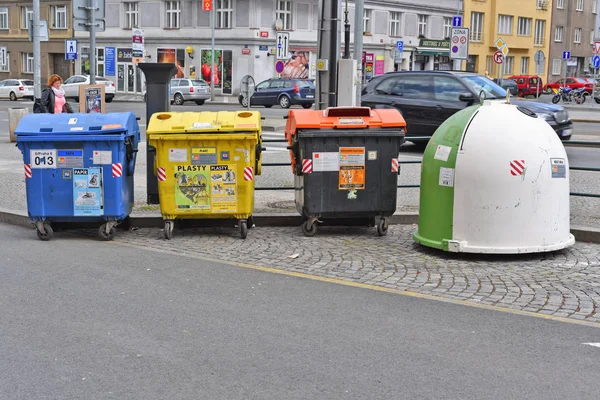 Prague Çek Cumhuriyeti Mayıs 2018 Sıralama Çöp Toplama Için Bir — Stok fotoğraf