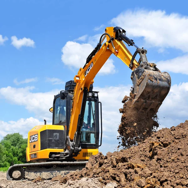 Kalush Ucrânia Junho 2017 Moderna Escavadora Jcb Realiza Trabalhos Escavação — Fotografia de Stock