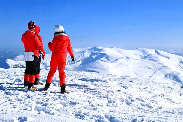 Mount Hoverla Ucrânia Fevereiro 2019 Turistas Topo Montanha Hoverla Cárpatos — Fotografia de Stock