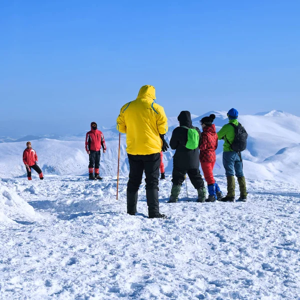 Mount Hoverla Ucrânia Fevereiro 2019 Turistas Topo Montanha Hoverla Cárpatos — Fotografia de Stock