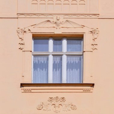 Eski bir binanın pencere